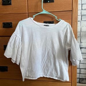 Vince camuto White shirt with amazing sleeves!